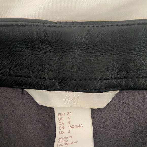 Black leather skirt - Picture 3 of 3